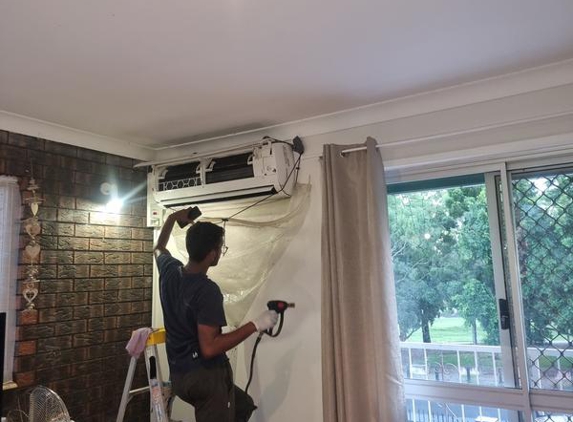 sbqualitycleaningpty.ltd - Coopers Plains, QLD. I was confused as to why he didn't take the cover off,how can you clean it and get rid of all the mould as promised with the cover still on