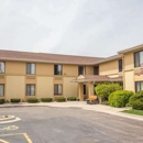 Super 8 by Wyndham Germantown/Milwaukee - Motels