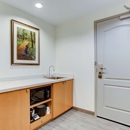 Hampton Inn & Suites Manchester - Hotels