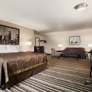 Super 8 by Wyndham Portland Airport - Motels