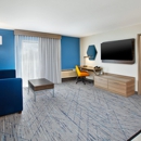Holiday Inn Express & Suites Pittsburgh Airport by IHG - Hotels
