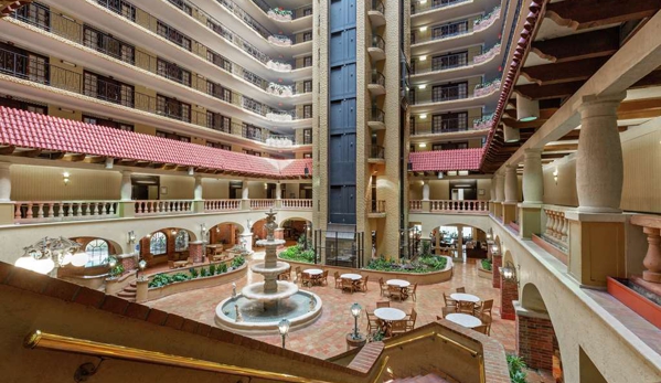 Embassy Suites by Hilton Kansas City Plaza - Kansas City, MO