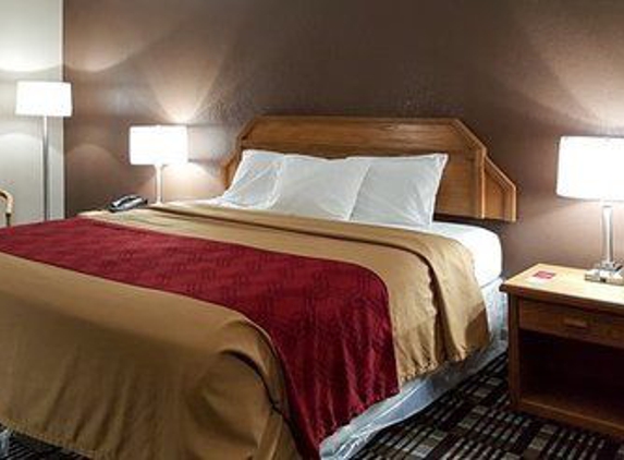Econo Lodge - Shelbyville, IN