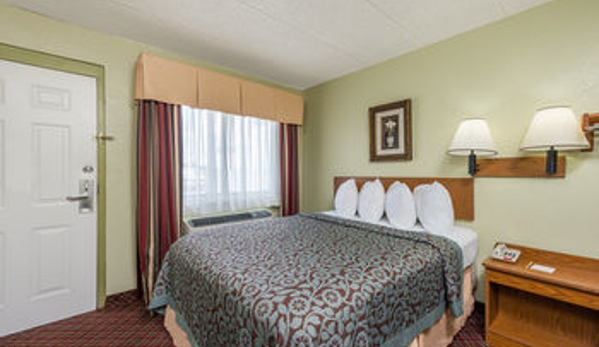 Days Inn & Suites by Wyndham Springfield on I-44 - Springfield, MO