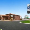 Days Inn by Wyndham Utica - Motels