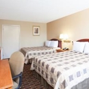 Days Inn & Suites by Wyndham Pigeon Forge - Motels