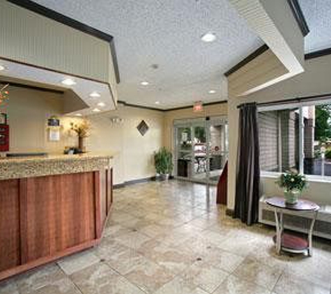 Days Inn & Suites by Wyndham Vancouver - Vancouver, WA