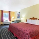 Days Inn by Wyndham Savannah Airport - Motels