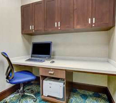 Hampton Inn & Suites Manchester - Manchester, TN