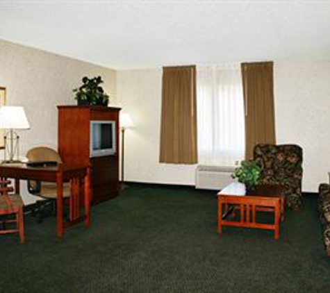 Club Hotel Nashville Inn & Suites - Nashville, TN