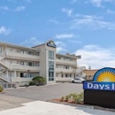 Days Inn by Wyndham Seattle North of Downtown - Motels