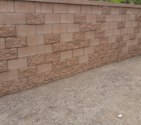 Building Block Masonry - Phoenix, AZ. Harvest brown 6x8x16 block fence at 6 ft tall with random split face block added for texture