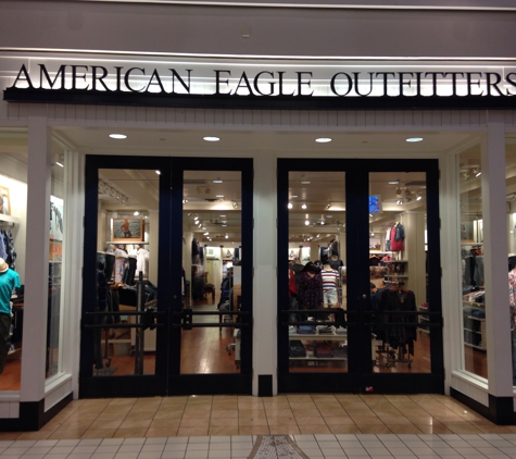 American Eagle - Valencia, CA. Entrance