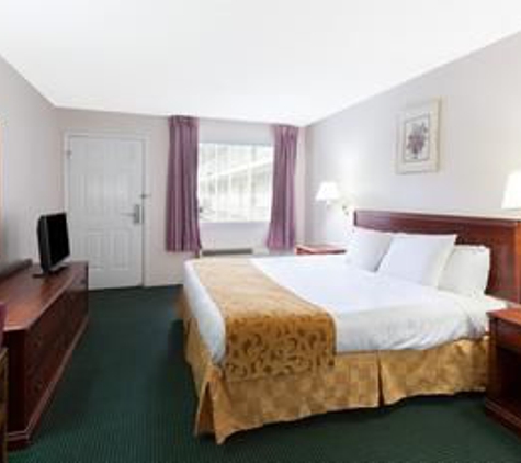 Days Inn - Dahlonega, GA