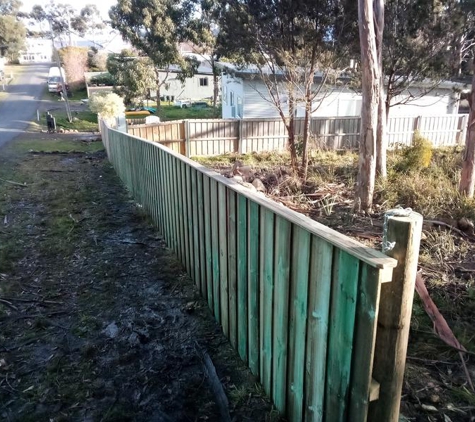 The Fence Men - Kingston, TAS. 1.5m high capped palig