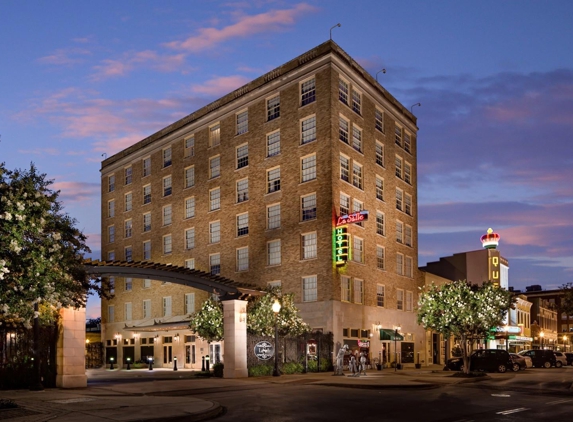The LaSalle Hotel - Bryan, TX
