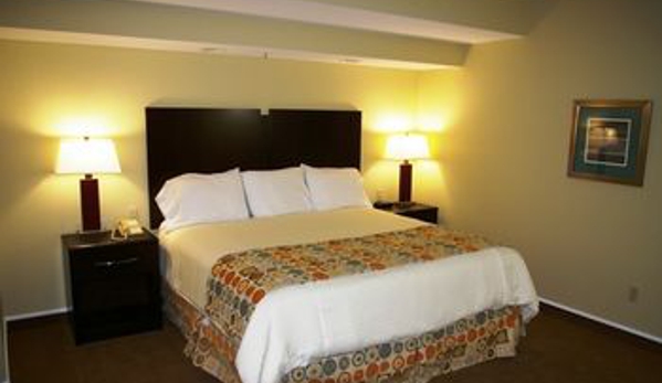 Cherry Tree Inn & Suites - Traverse City, MI