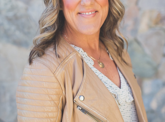 Mikki Fretz, REALTOR | RE/MAX Fine Properties - Scottsdale, AZ