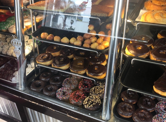 WINCHELL'S DONUT HOUSE - Los Angeles, CA