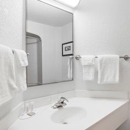 Super 8 by Wyndham Sault Ste. Marie - Hotels