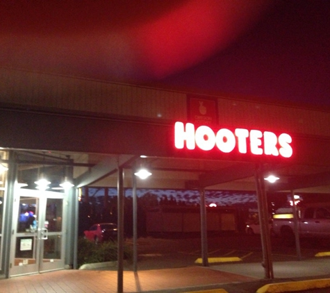 Hooters - Portland, OR