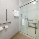 Holiday Inn Express & Suites Marion by IHG - Hotels
