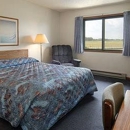 Super 8 by Wyndham Oshkosh Airport - Motels