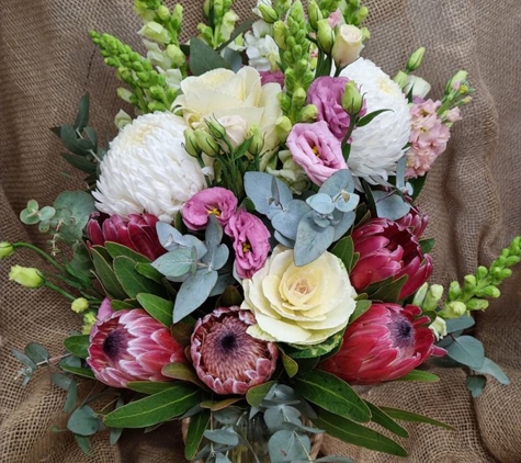 Salamander Village Florist - Salamander Bay, NSW