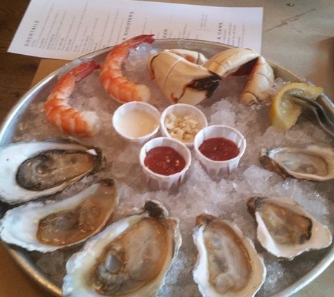 Thames Street Oyster House - Baltimore, MD