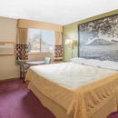 Super 8 by Wyndham Normal Bloomington - Motels