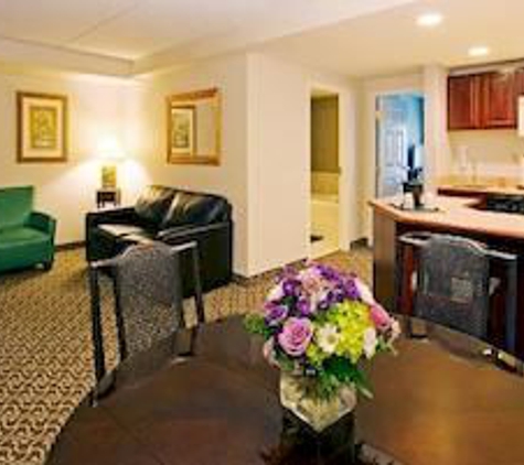 D Hotel and Suites - Holyoke, MA