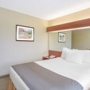 Microtel Inn & Suites by Wyndham Gassaway/Sutton - Hotels
