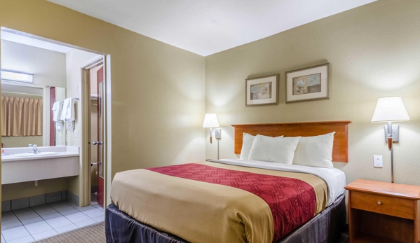 Econo Lodge - Overland Park, KS