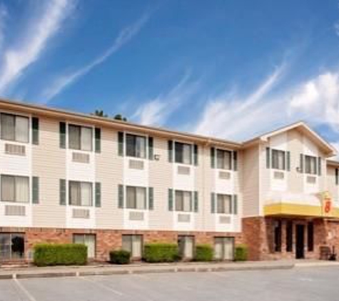 Super 8 by Wyndham Fayetteville - Fayetteville, AR