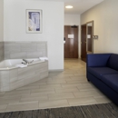 Holiday Inn Express & Suites Fort Atkinson by IHG - Hotels