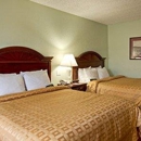 The Highlander Hotel - Iowa City, Coralville - Lodging