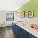 Spark by Hilton Wichita East - Hotels