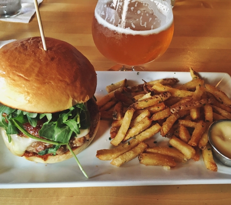 38 Degrees Ale House & Grill - Alhambra, CA. Ménage O' Pork burger and Beechwood Citraholic IPA.