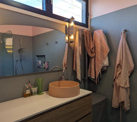 Pete Can Do It - Adamstown, NSW. full ensuite fit out.