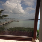 Kikiâ??s Sandbar Bar & Grille