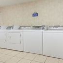 Days Inn & Suites by Wyndham Warren - Hotels