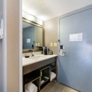 Clarion Pointe Greensboro Airport - Hotels