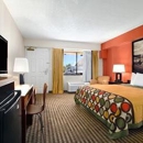 Super 8 by Wyndham Orlando International Drive - Hotels