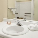Super 8 by Wyndham De Soto - Hotels