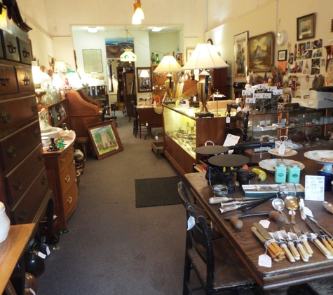 Fountain Square Antiques - Cold Spring, NY