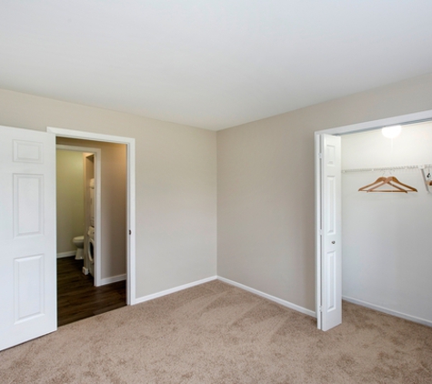 Fairways of Naperville Apartments - Naperville, IL