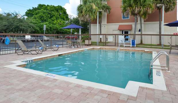 Hampton Inn & Suites - Cape Coral/Fort Myers Area, FL - Cape Coral, FL