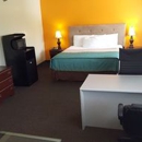 Super 8 by Wyndham Greensboro/Coliseum/Conv. - Hotels