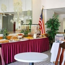Days Inn & Suites by Wyndham SE Columbia Ft Jackson - Bed & Breakfast & Inns