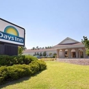 Days Inn & Conf Center by Wyndham Southern Pines Pinehurst - Motels